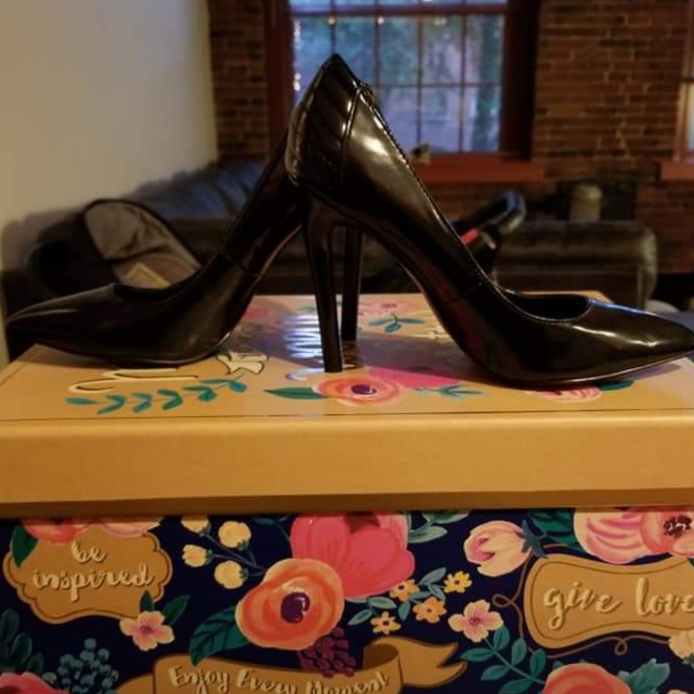 Pointy-Toe Pumps